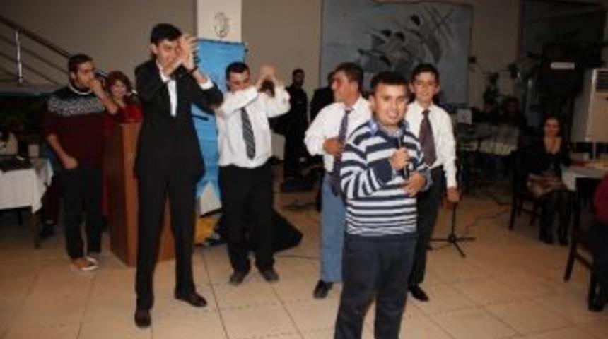 D&uuml;nya Engelliler G&uuml;n&uuml;&rsquo;nde Urla&rsquo;da Engelli Ve Potansiyel Engelliler El Ele