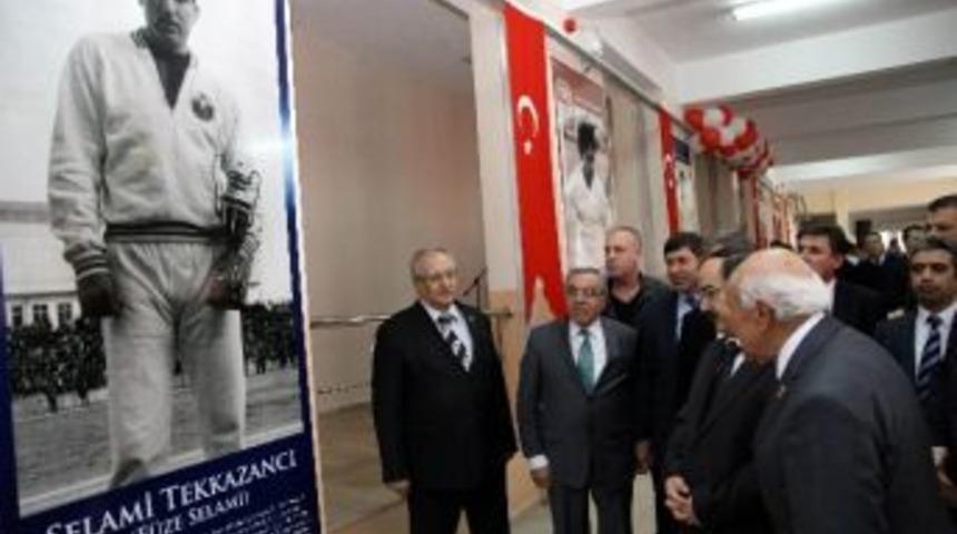 Adana&rsquo;da Efsane Futbolcular İ&ccedil;in &lsquo;anı K&ouml;şesi&rsquo; Oluşturuldu