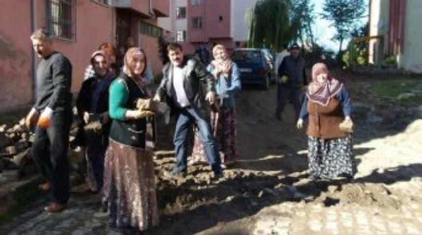 Alaplı&rsquo;da İmece Usulu Parke Yol &Ccedil;alışması