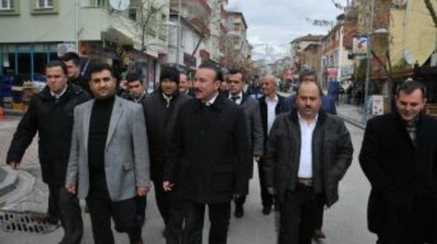 Mahalle Gezilerini S&uuml;rd&uuml;ren İzmit Belediye Başkanı Nevzat Doğan: