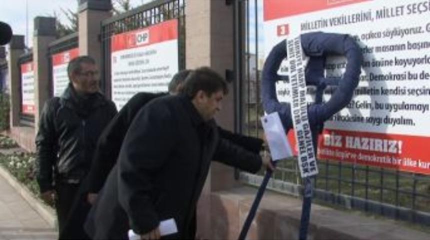 T&uuml;rkiye Harp Malul&uuml; Gaziler, Şehit, Dul Ve Yetimler Derneği&rsquo;nden Chp&rsquo;ye Siyah &Ccedil;elenk