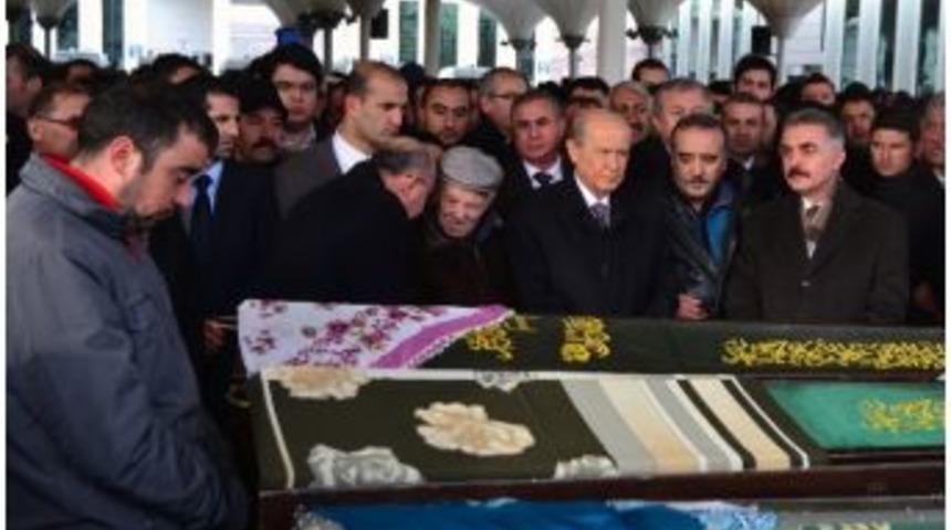 12 Eyl&uuml;l Darbesinde İdam Edilen Pehlivanoğlu'nun Annesi Defnedildi