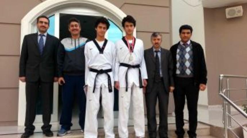 Yıldırımhanlı &Ouml;ğrenci G&uuml;rcistan&rsquo;dan G&uuml;m&uuml;ş Madalya Ile D&ouml;nd&uuml;