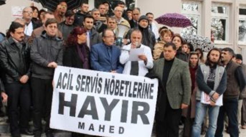 Aile Hekimleri Tam G&uuml;n Yasasını Protesto Etti