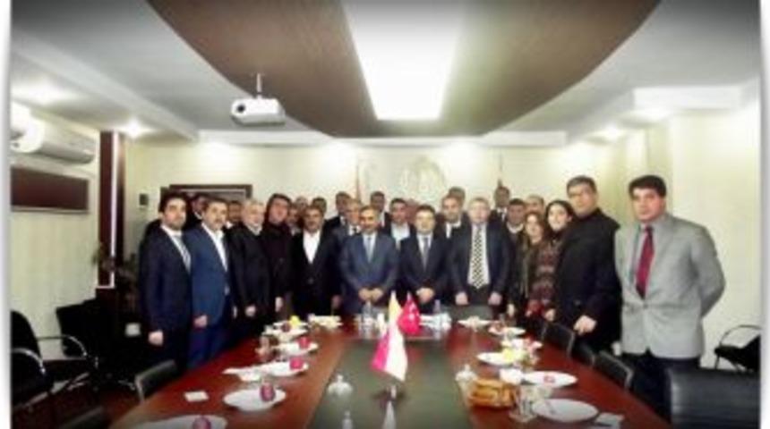 Vali Ko&ccedil;ak dost meclisine konuk oldu