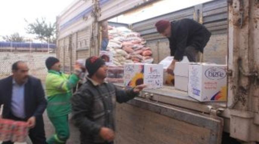 Suriye'ye 2 Tır Yardım G&ouml;nderildi