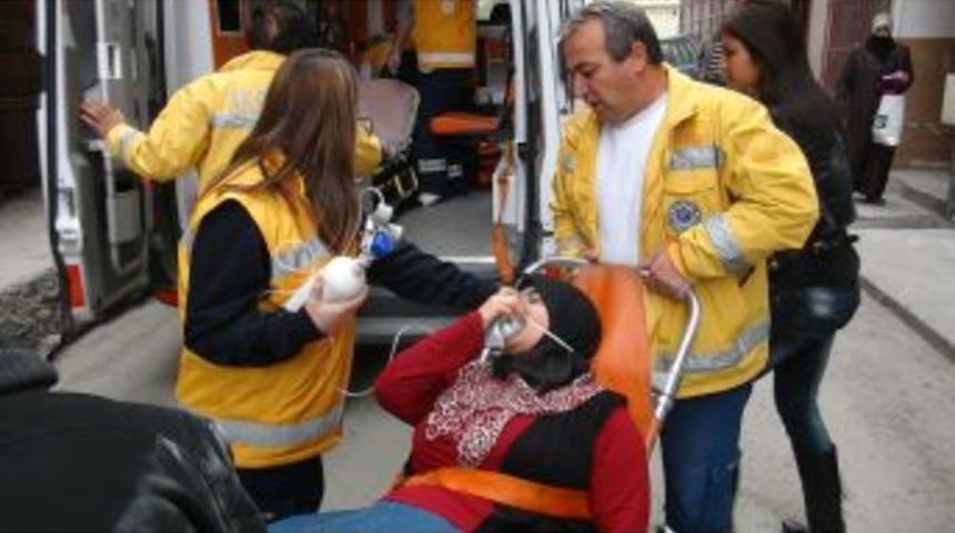 Komşuya Attığı SMS Ile Ailesini Zehirlenmekten Kurtardı