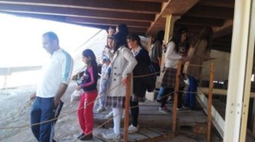 &Ouml;ğrenciler, Aslantepe H&ouml;y&uuml;ğ&uuml;n&uuml; Gezdi
