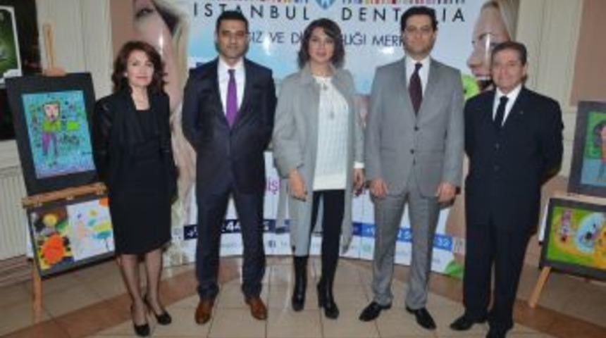 Engelliler Resimde Yarıştı, &Ouml;d&uuml;llerini &Uuml;nl&uuml;lerin Elinden Aldı