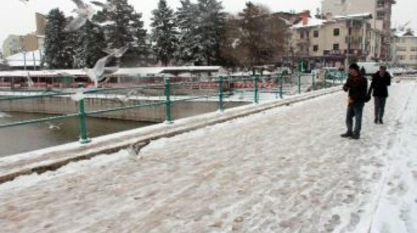 Beyşehir&rsquo;de Balık&ccedil;ılar Kar Nedeniyle Avlanmaya Ara Verdi