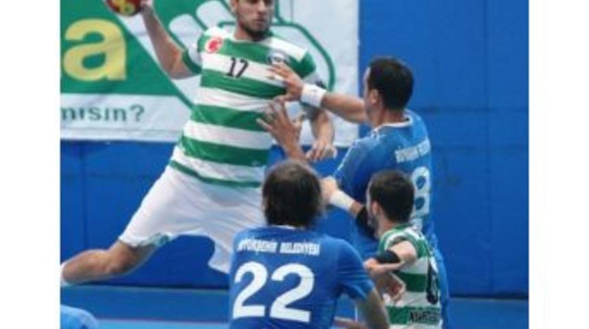 Nil&uuml;fer Hentbolda Tam Gaz