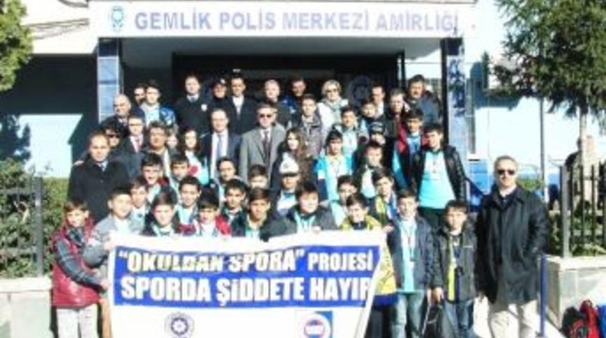 Gemlik Emniyeti &Ouml;ğrencileri Fenerbah&ccedil;e Ma&ccedil;ına G&ouml;t&uuml;rd&uuml;