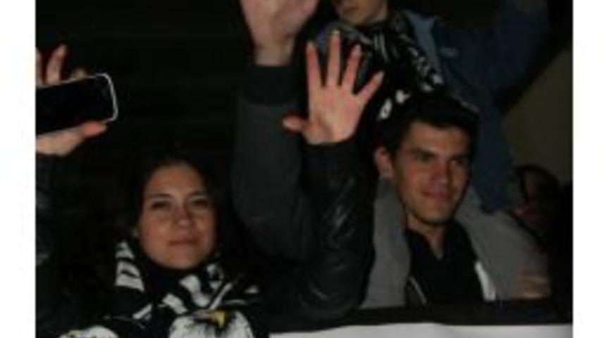 Beşiktaş&rsquo;a İzmir&rsquo;de Coşkulu Karşılama