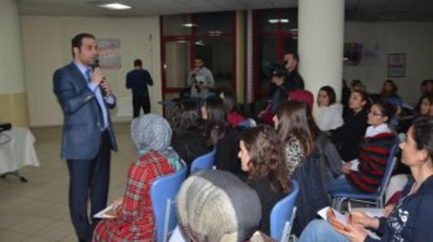 &Uuml;niversitelilere 'Bir Arada Yaşama Ve Hoşg&ouml;r&uuml; K&uuml;lt&uuml;r&uuml;' Semineri Verildi