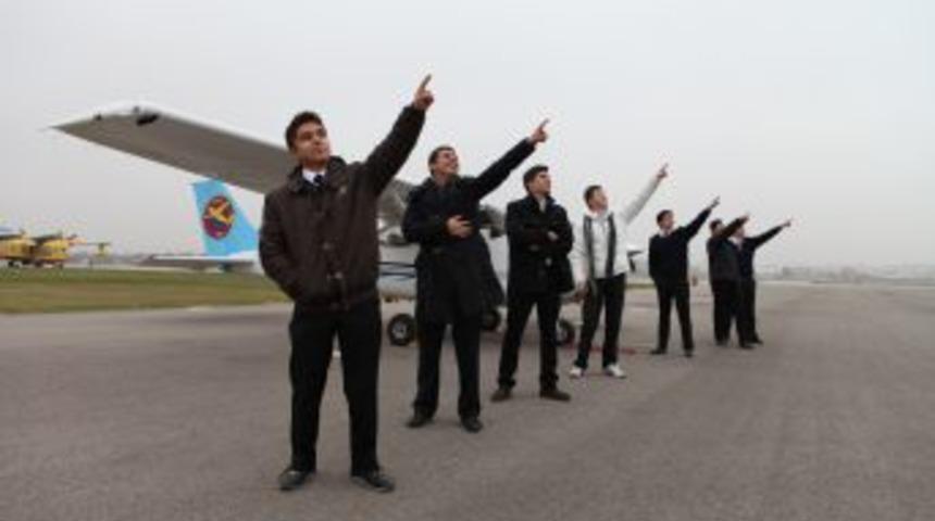 T&uuml;rkiye&rsquo;nin Ilk Akademili Pilotları THK &Uuml;niversitesi&rsquo;nden &Ccedil;ıktı