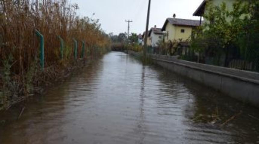 Fethiye'de Sağanak Yağış Etkili Oluyor