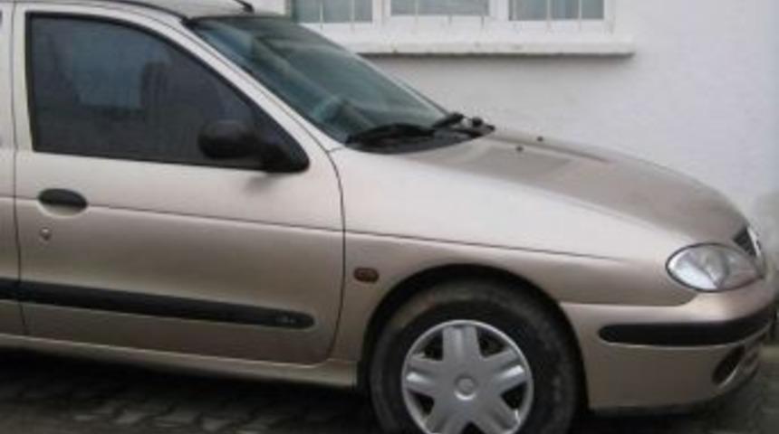 Ayvalık&rsquo;ta Lastik Magandaları 17 Aracın Lastiklerini Kesti