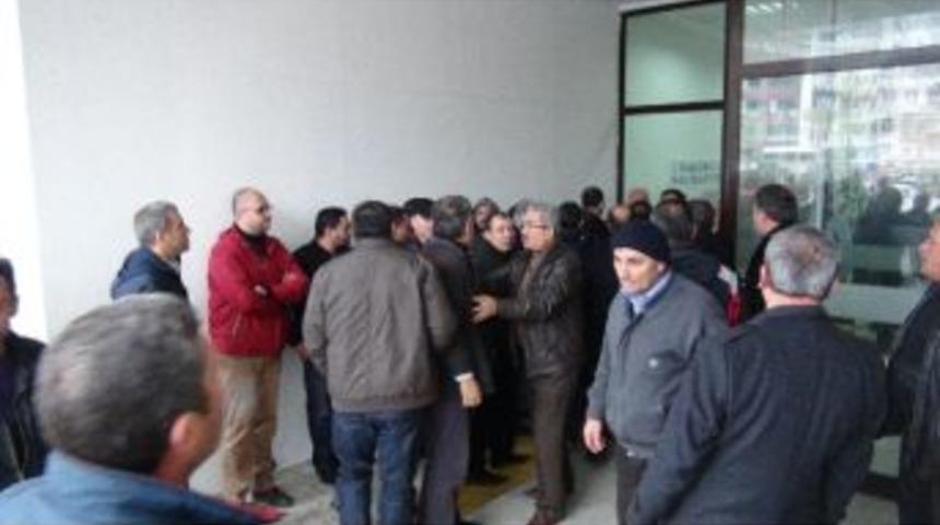 Toplantıyı Basan Minib&uuml;s&ccedil;&uuml;ler Meclis &Uuml;yelerini Darp Etti