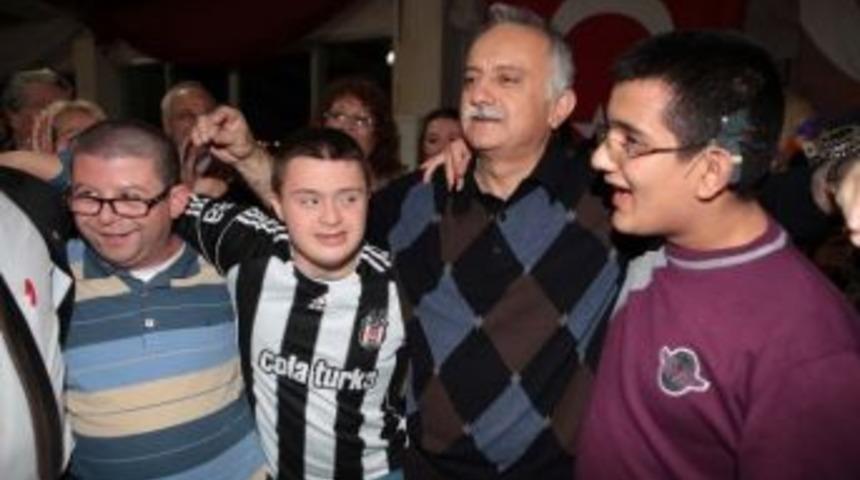 Bayraklı'da Engellerin Kalktığı Gece