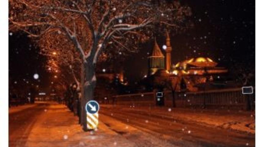 Konya&rsquo;da Kar Yağışı Gecede Devam Etti