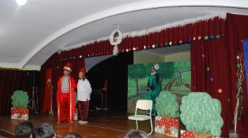 G&uuml;ler&ccedil;in &Ouml;ğrencileri Tiyatroya Doydu