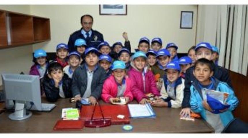 Kanka Polisler &Ccedil;ocukları Emniyette Ağırladı