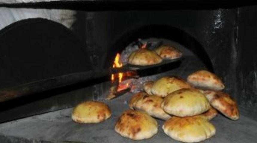 G&uuml;m&uuml;şhane'de Uzun Ekmek Tadı Ve Ge&ccedil; Bayatlaması Nedeniyle İlgi G&ouml;r&uuml;yor