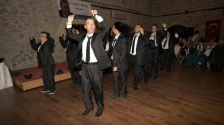 G&ouml;n&uuml;llerince Eğlendiler