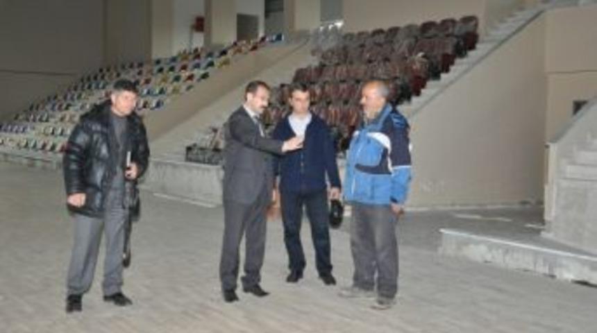 Gen&ccedil;lik Spor İl M&uuml;d&uuml;r&uuml; Dereci Tesisleri İnceledi