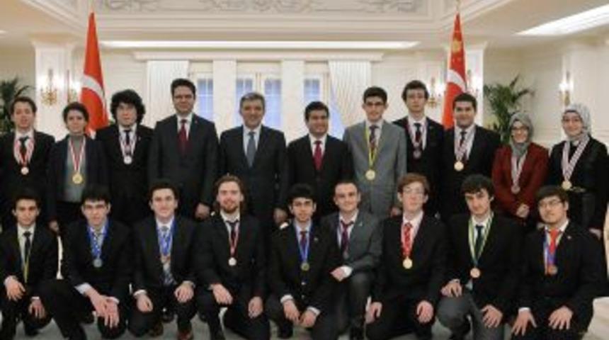 Cumhurbaşkanı G&uuml;l Başarılı Yamanlar &Ouml;ğrencilerini &Ouml;d&uuml;llendirdi