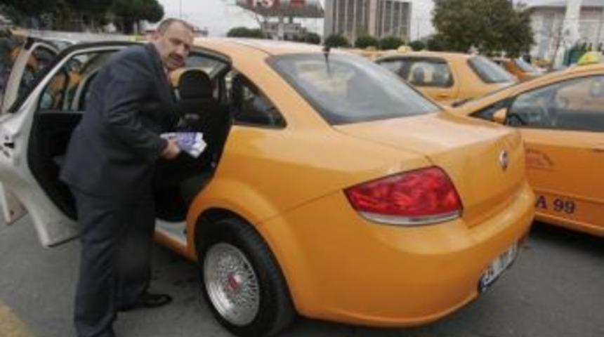 (&ouml;zel Haber) Havalimanı Taksicilerinden Turizme Haritalı Destek