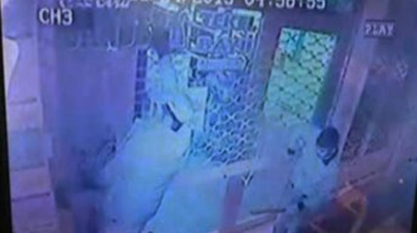 (&ouml;zel Haber) Kırkağa&ccedil;'ta Yaşanan Hırsızlıklar Esnafı İsyan Ettirdi