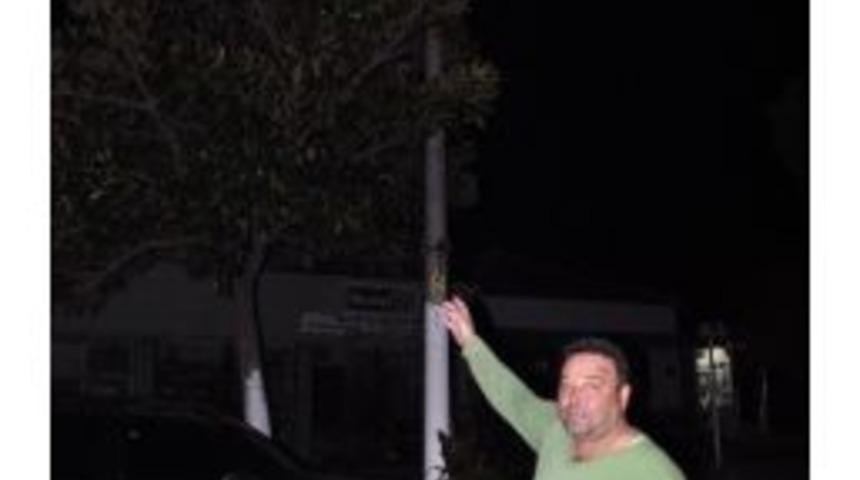 Karakuyu&rsquo;da Gece Yanmayan Sokak Lambaları G&uuml;nd&uuml;z Yanıyor