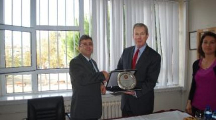 (&ouml;zel) Uluslararası U&ccedil;ak Firmasından Meslek Lisesine Jest