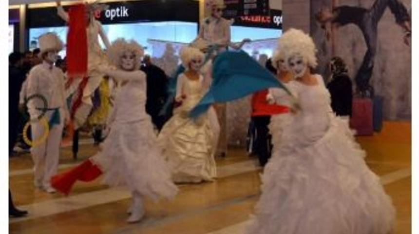 Şanlıurfa Piazza'da Karnaval Coşkusu
