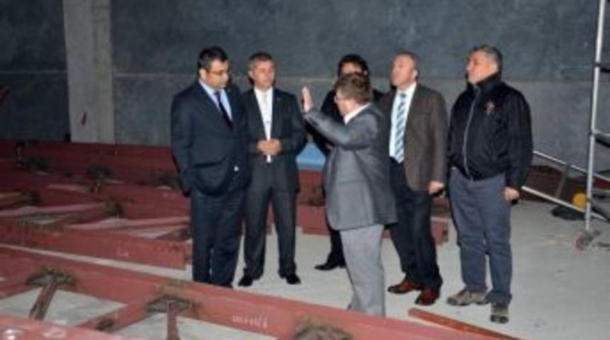 &Ccedil;anakkale&rsquo;nin İlk Tiyatro Salonu İnşaatı S&uuml;r&uuml;yor
