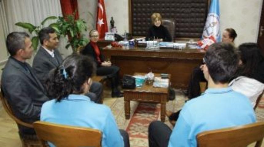 &Ouml;ğrencilerden Aksaray İl Milli Eğitim M&uuml;d&uuml;r&uuml; Deneri&rsquo;ye Ziyaret