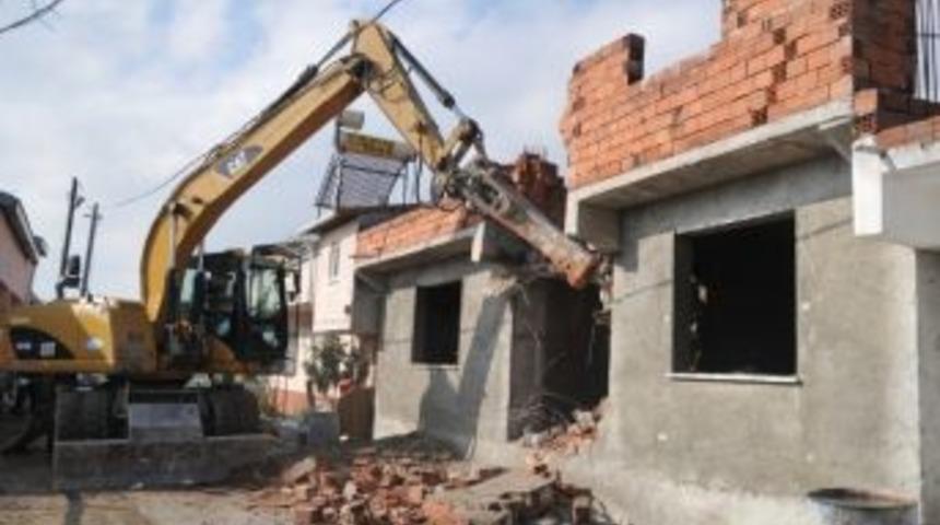 Bozbey&rsquo;den Ka&ccedil;ak Yapı Uyarısı