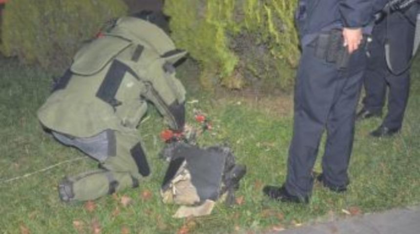 Hastane &Ouml;n&uuml;nde Ş&uuml;pheli &Ccedil;anta Paniği