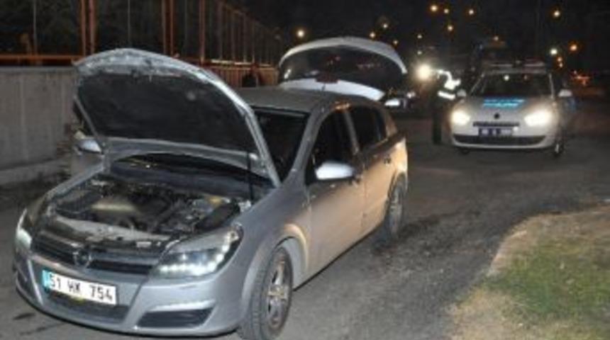 Ehliyetsiz S&uuml;r&uuml;c&uuml; Polisi Alarma Ge&ccedil;irdi