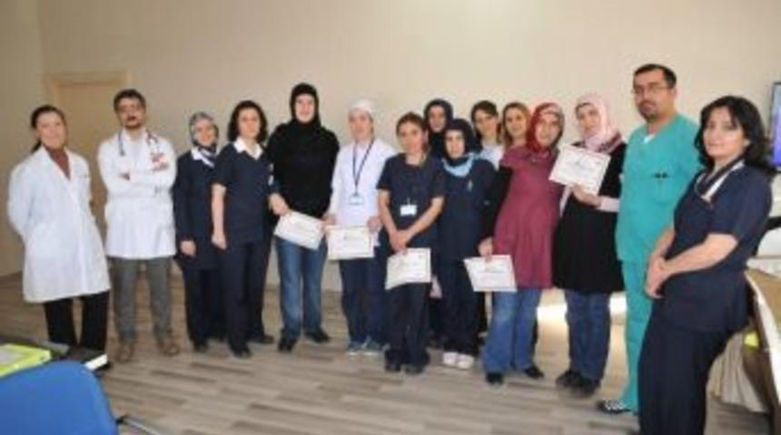 Gebe Okuluna Katılanlara Sertifika Verildi