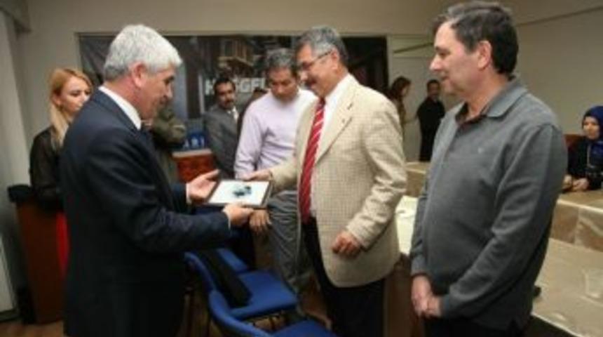 Başkan Sakallı Omek'in Usta &Ouml;ğreticilerini Ziyaret Etti