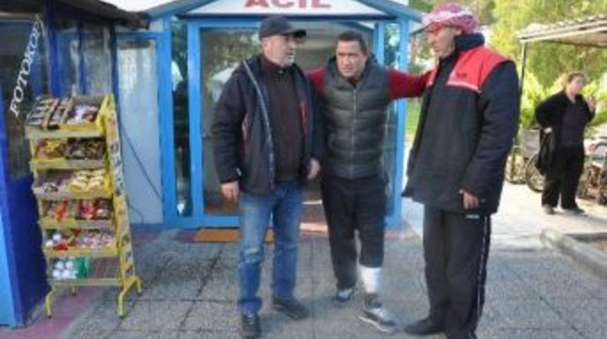 Fo&ccedil;a'da Sokak K&ouml;peklerinin Saldırısına Uğrayan Vatandaş Ağır Yaralandı