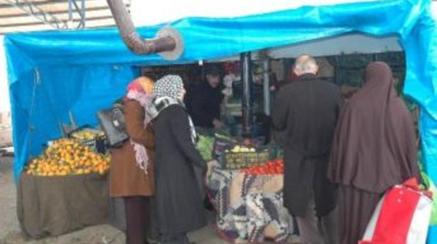 Kar Yağışı Ve Soğuk Pazarcıları Vurdu