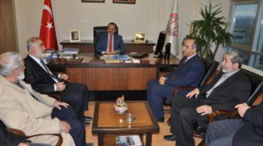 M&uuml;ft&uuml; Uzun Talep Etti, Rekt&ouml;r İnan&ccedil; Cami I&ccedil;in Eski Rekt&ouml;rl&uuml;k Binasını Verdi