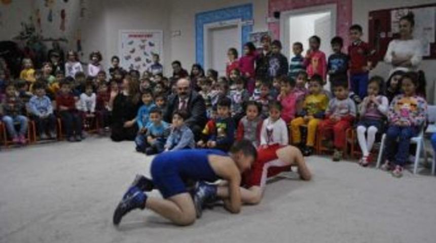 Efsane Şampiyondan Anaokulunda G&uuml;reş Dersi