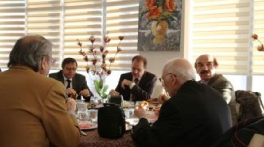 Eğitim Fak&uuml;ltesi Personeli Kahvaltıda Buluştu