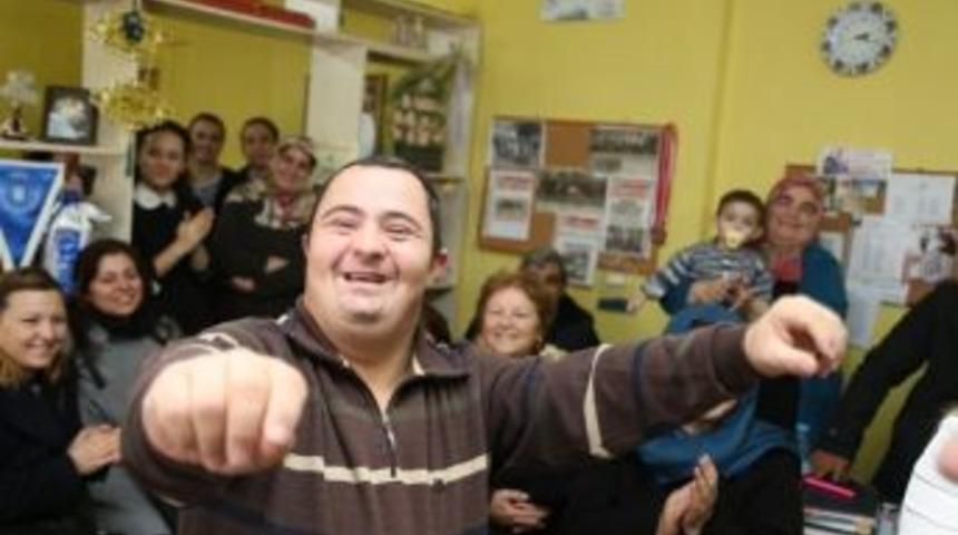 Ko-mek'ten Engellilere Sazlı S&ouml;zl&uuml; Kutlama