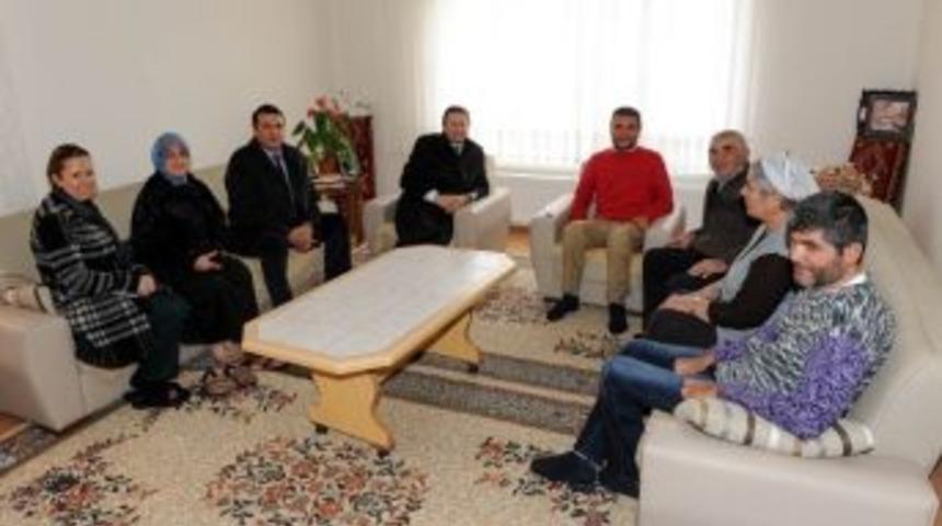 Başkan Tiryaki, Engelli Kardeşlere Yardım Elini Uzattı