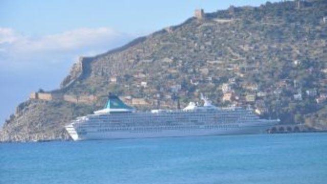 Alanya'ya 'artania' İle 881 Turist Geldi